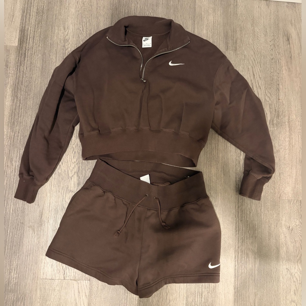 Nike Women’s Brown Cropped Hoodie and Joggers Set
